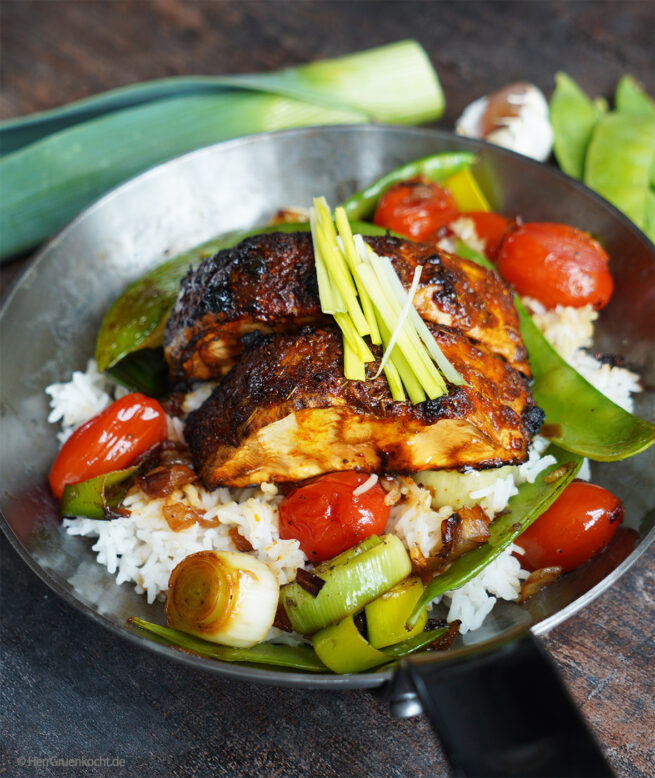 Im Ofen geschmorte Sellerie mit einer krossen asiatischen Barbecuekruste, Reis und Gemüse